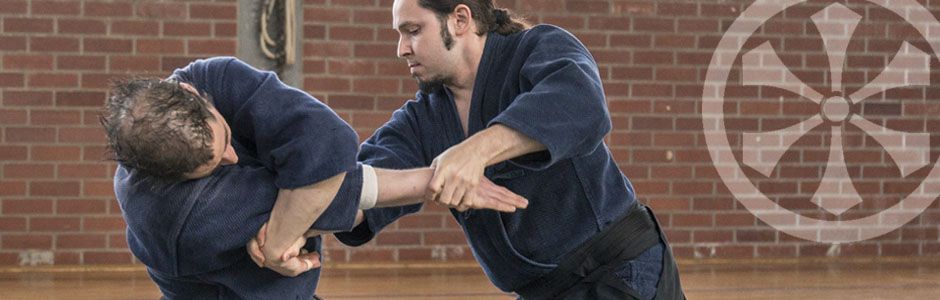 Ellbogenhebel (karamizume) - Ryūsuikai Aikibudō Ellbogenhebel (karamizume) - Ryūsuikai Aikibudō